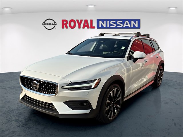 Used 2024 Volvo V60 B5 Cross Country Ultimate w/ Protection Package Premier image 3