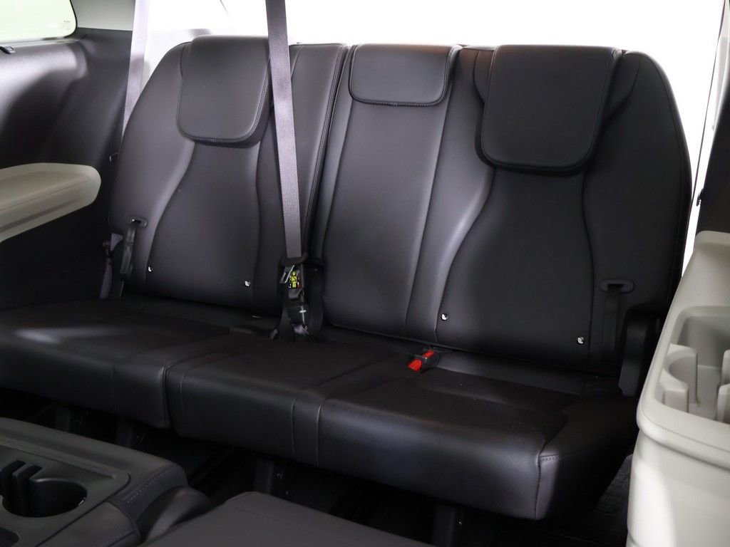 Used 2023 Kia Carnival EX FWD image 34