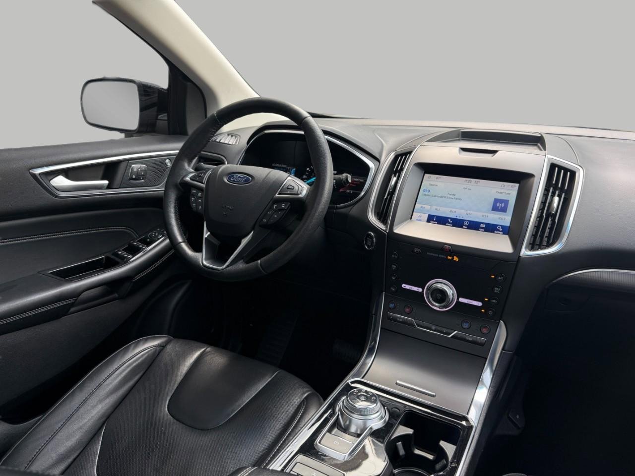 Used 2020 Ford Edge Titanium w/ Equipment Group 301A AWD/4WD image 28