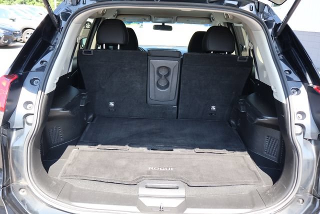 Used 2017 Nissan Rogue SV AWD/4WD image 20
