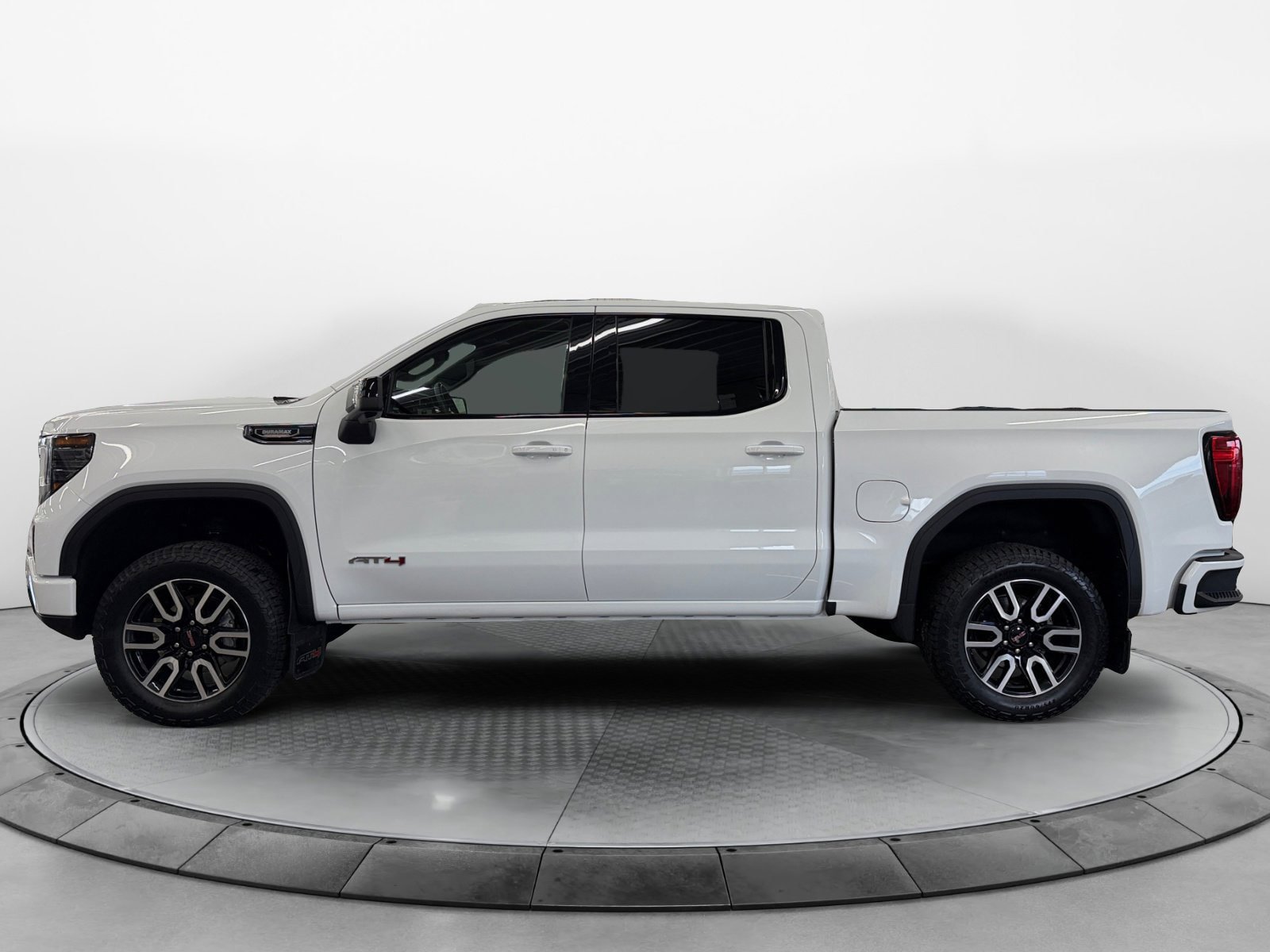 Used 2024 GMC Sierra 1500 AT4 w/ Technology Package AWD/4WD image 3