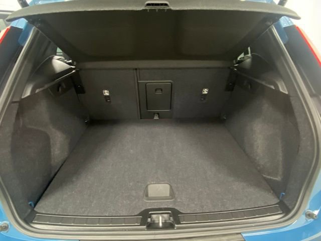 Used 2025 Volvo XC40 B5 Core AWD/4WD image 9