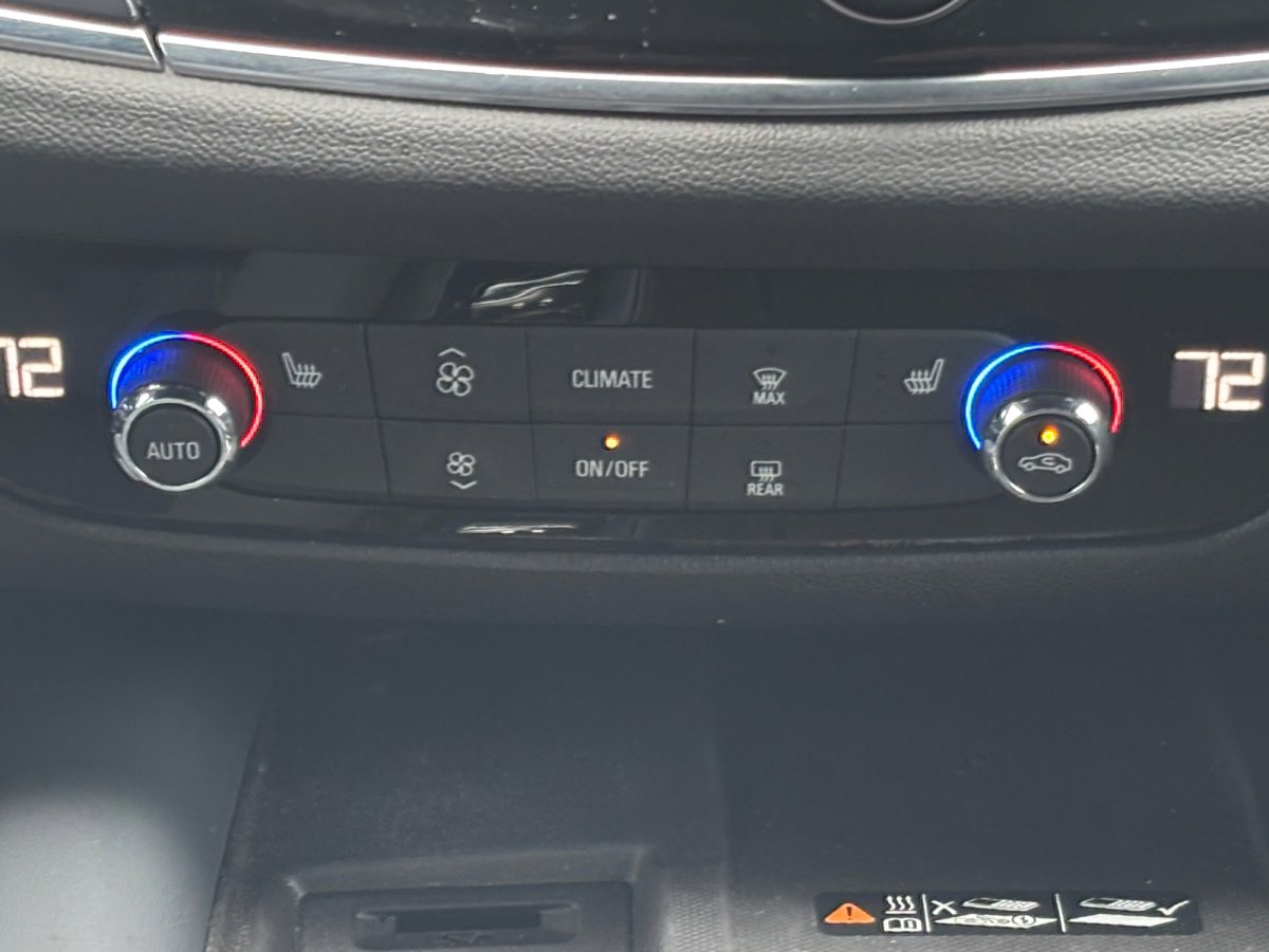 Used 2023 Buick Enclave Essence image 4