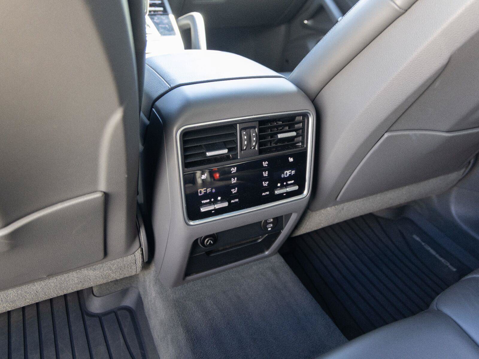 Used 2020 Porsche Cayenne AWD/4WD image 29