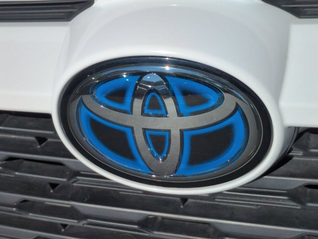 Used 2024 Toyota RAV4 LE AWD/4WD image 11