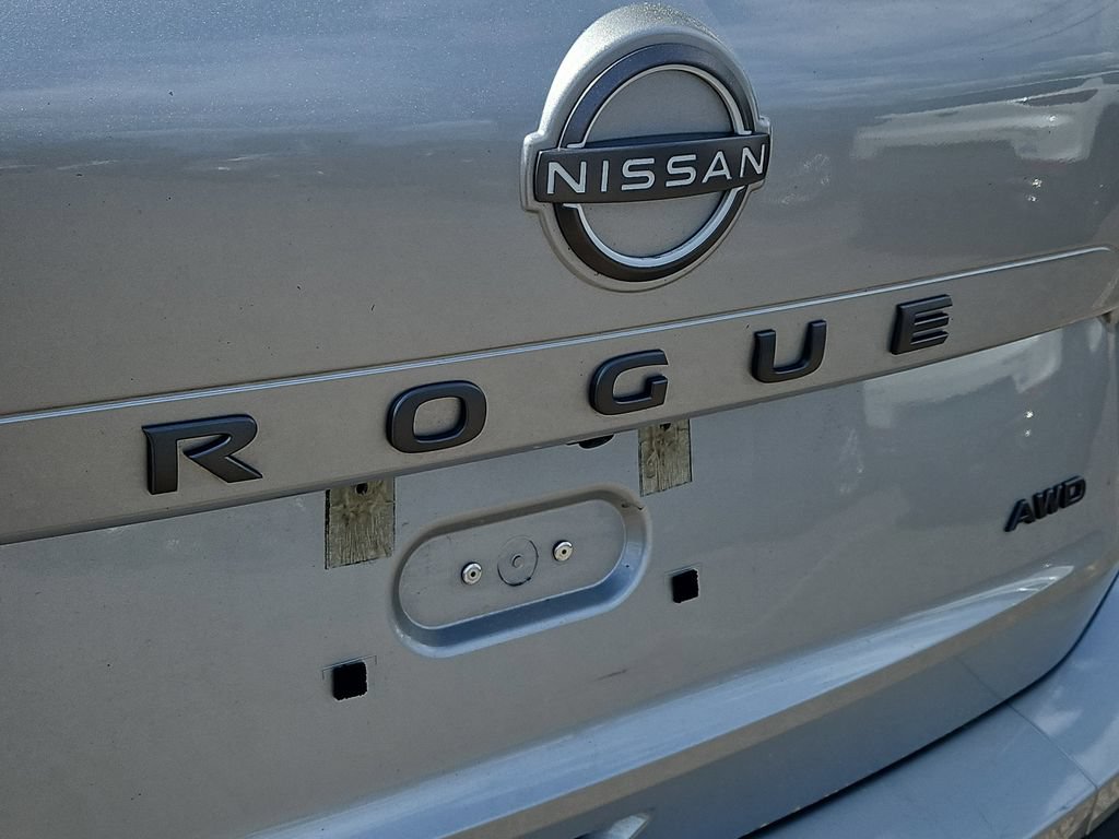 Used 2025 Nissan Rogue SV AWD/4WD image 12