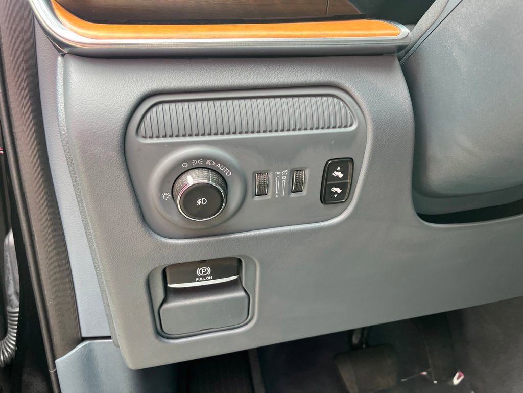 Used 2022 Jeep Grand Wagoneer Series III AWD/4WD image 41