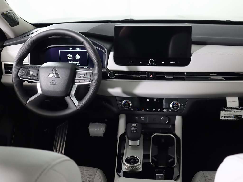 New 2025 Mitsubishi Outlander AWD image 38
