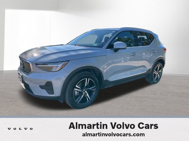Certified 2025 Volvo XC40 B5 Core image 1