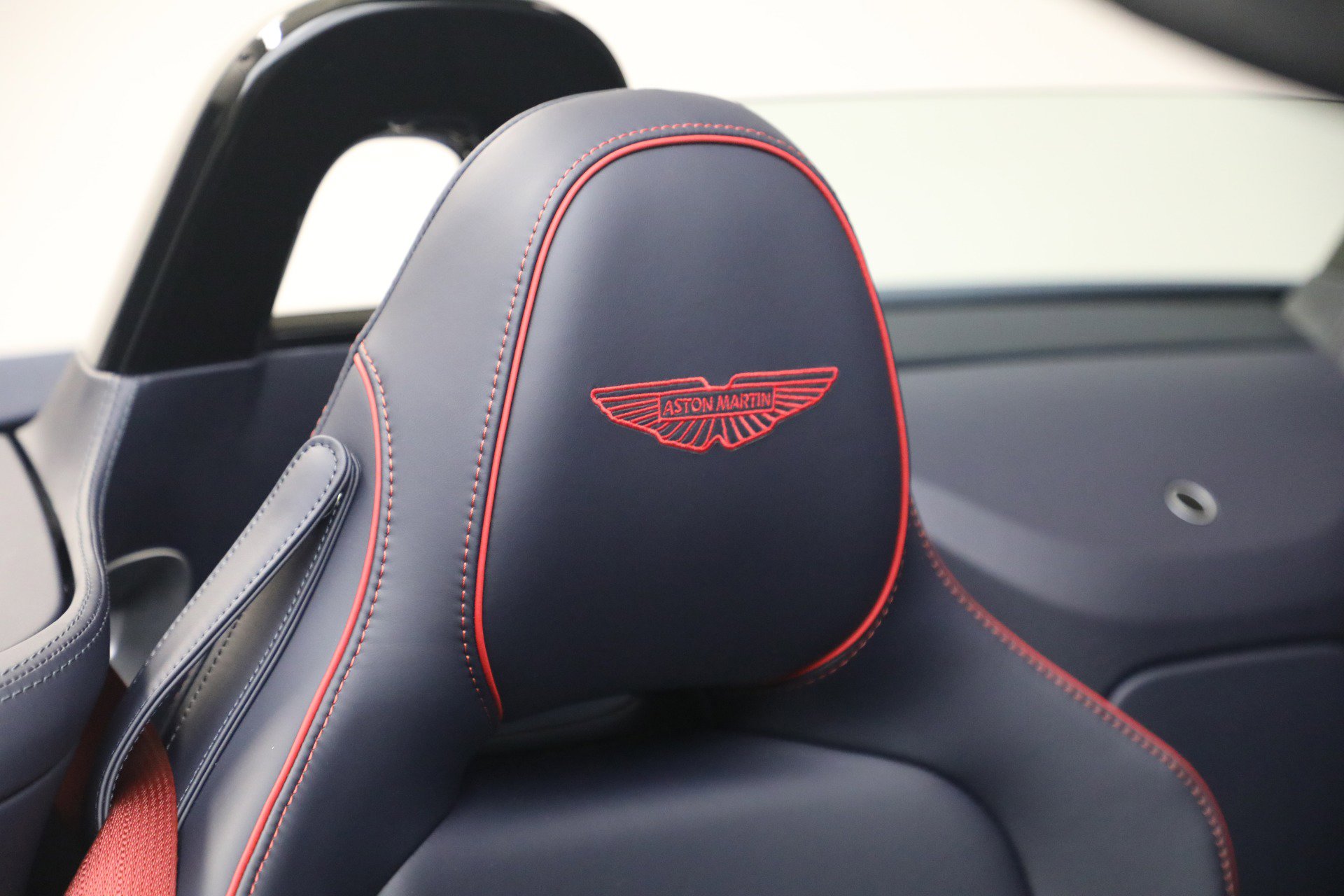 New 2026 Aston Martin V8 Vantage Roadster image 38