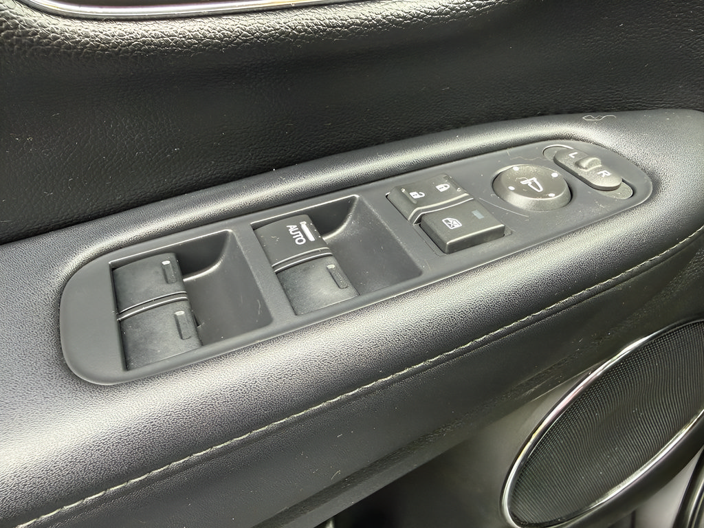 Used 2016 Honda HR-V EX-L image 25
