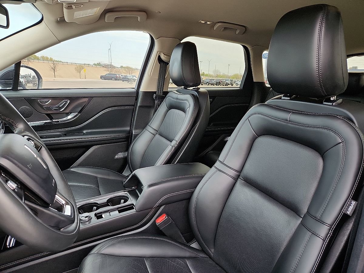Used 2023 Lincoln Corsair Reserve image 7