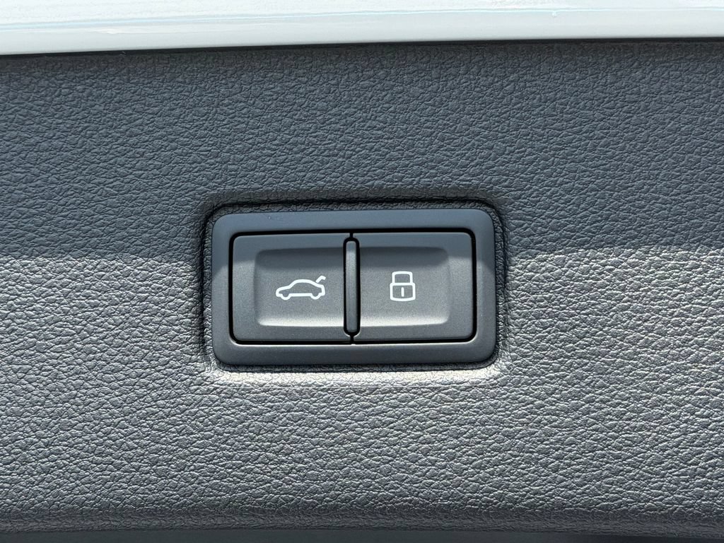 New 2026 Audi SQ7 Premium Plus AWD/4WD image 14