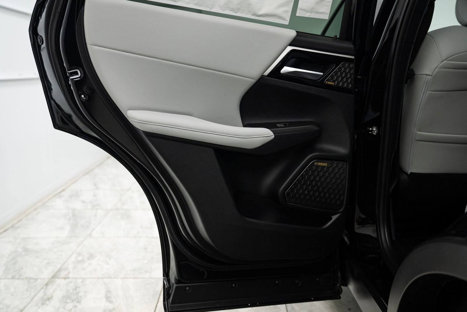 Used 2025 Mitsubishi Outlander SE image 25