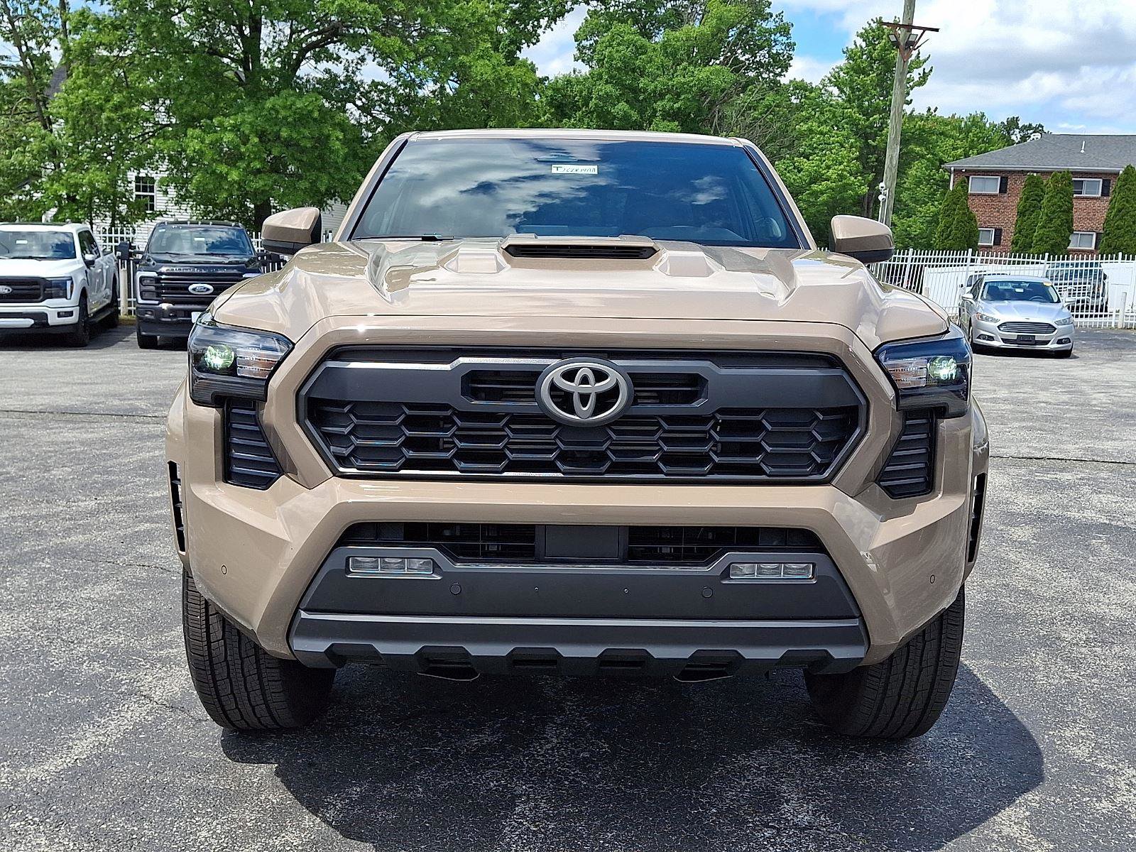 Used 2026 Toyota Tacoma TRD Sport w/ TRD Sport Upgrade Package AWD/4WD image 2