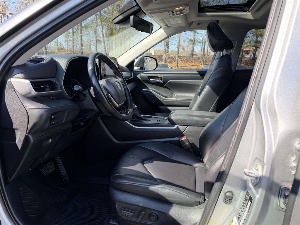 Certified 2021 Toyota Highlander XLE image 16