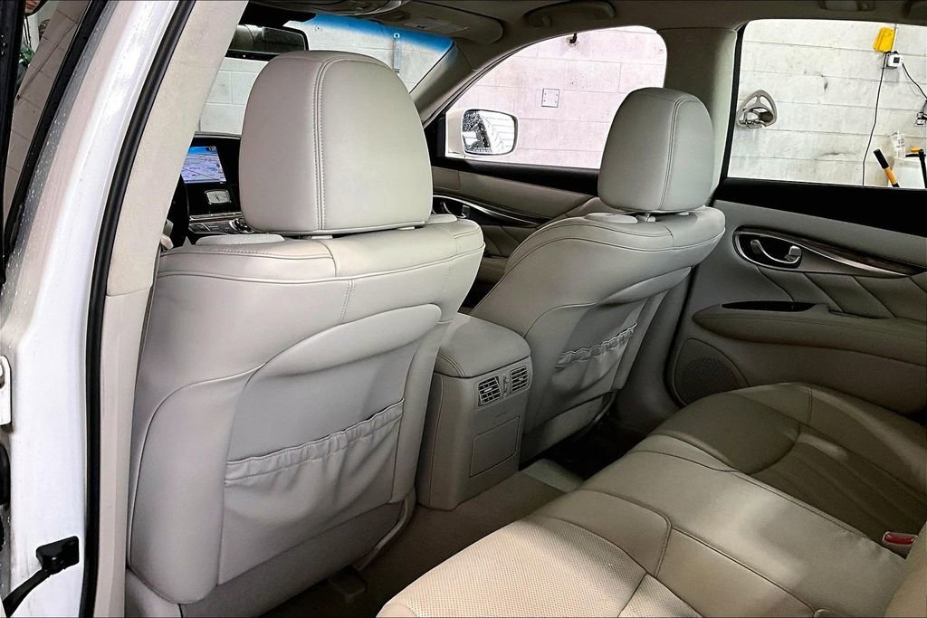 Used 2011 INFINITI M37 x w/ Deluxe Touring Pkg image 30