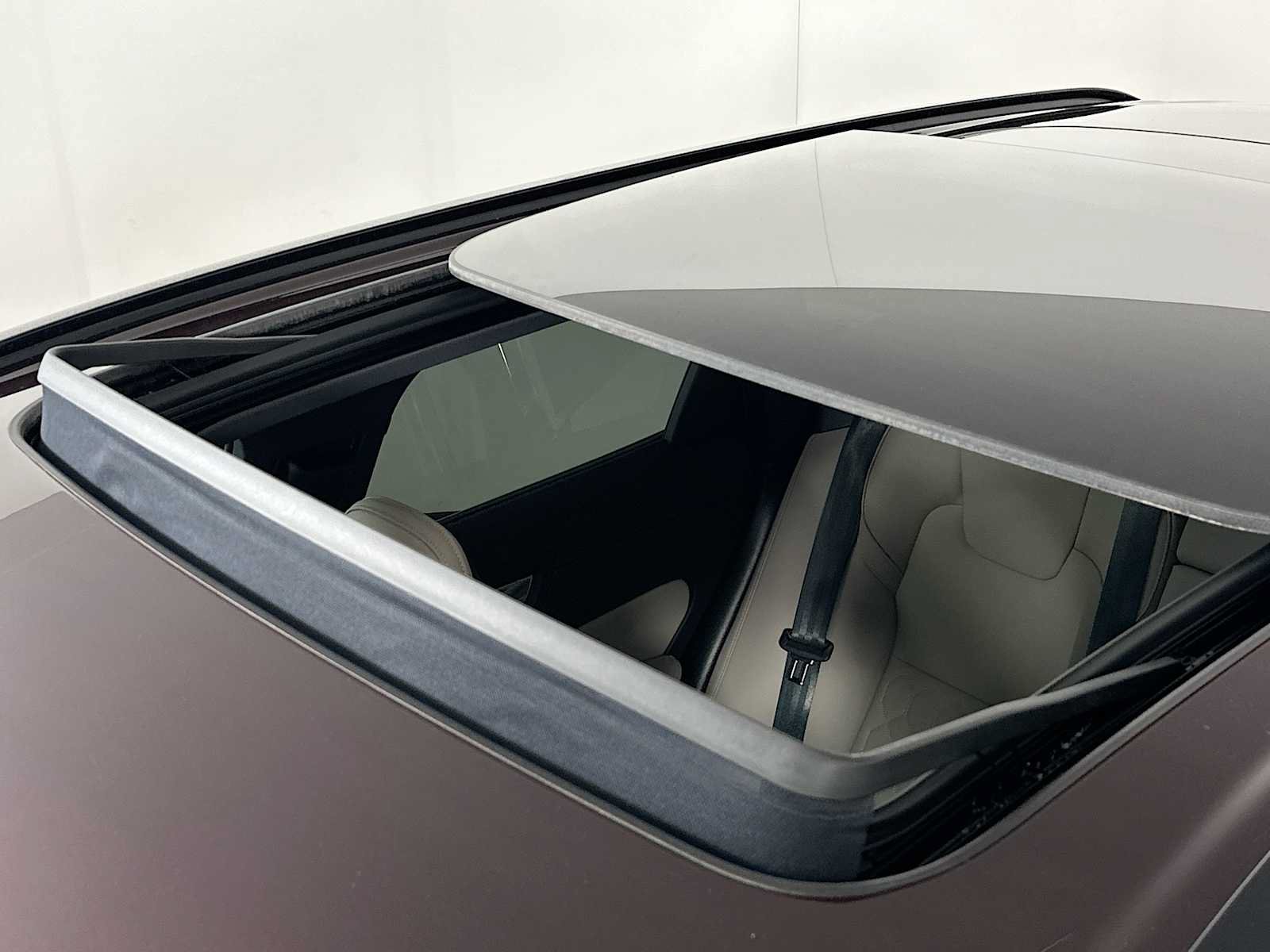 New 2026 Volvo XC60 T8 Plus w/ Protection Package Premier AWD/4WD image 19