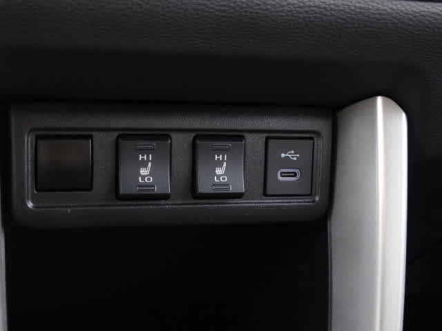 Certified 2023 Toyota Corolla Cross XLE image 32