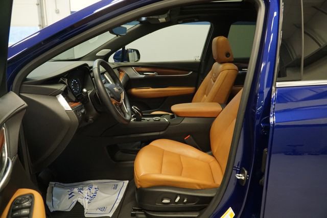 Used 2023 Cadillac XT5 Premium Luxury w/ Technology Package AWD/4WD image 12