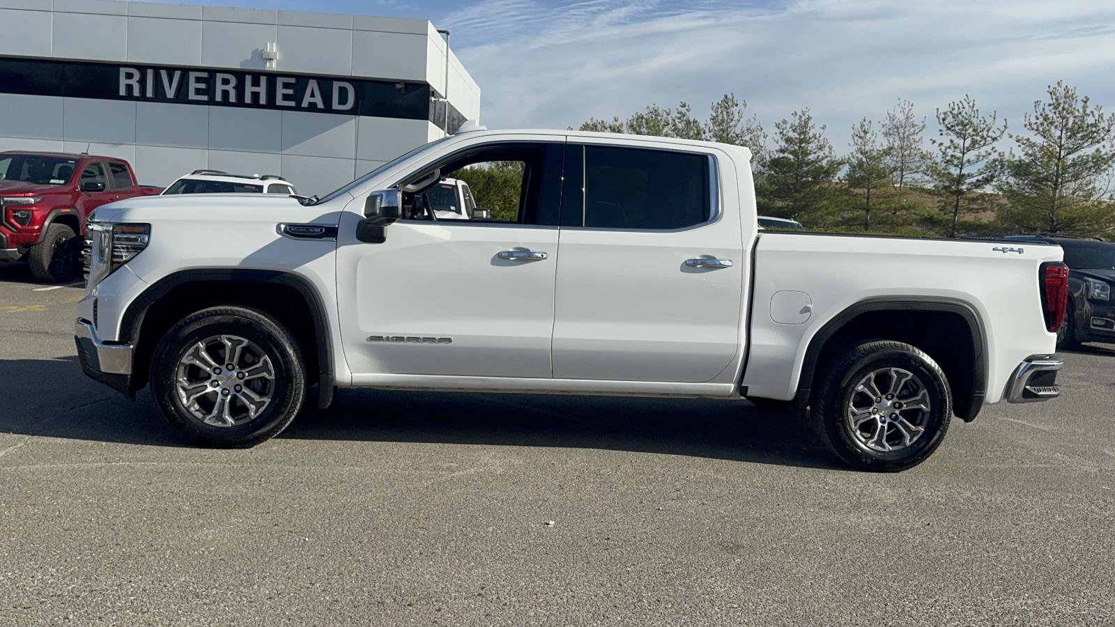 Used 2025 GMC Sierra 1500 SLT AWD/4WD image 4