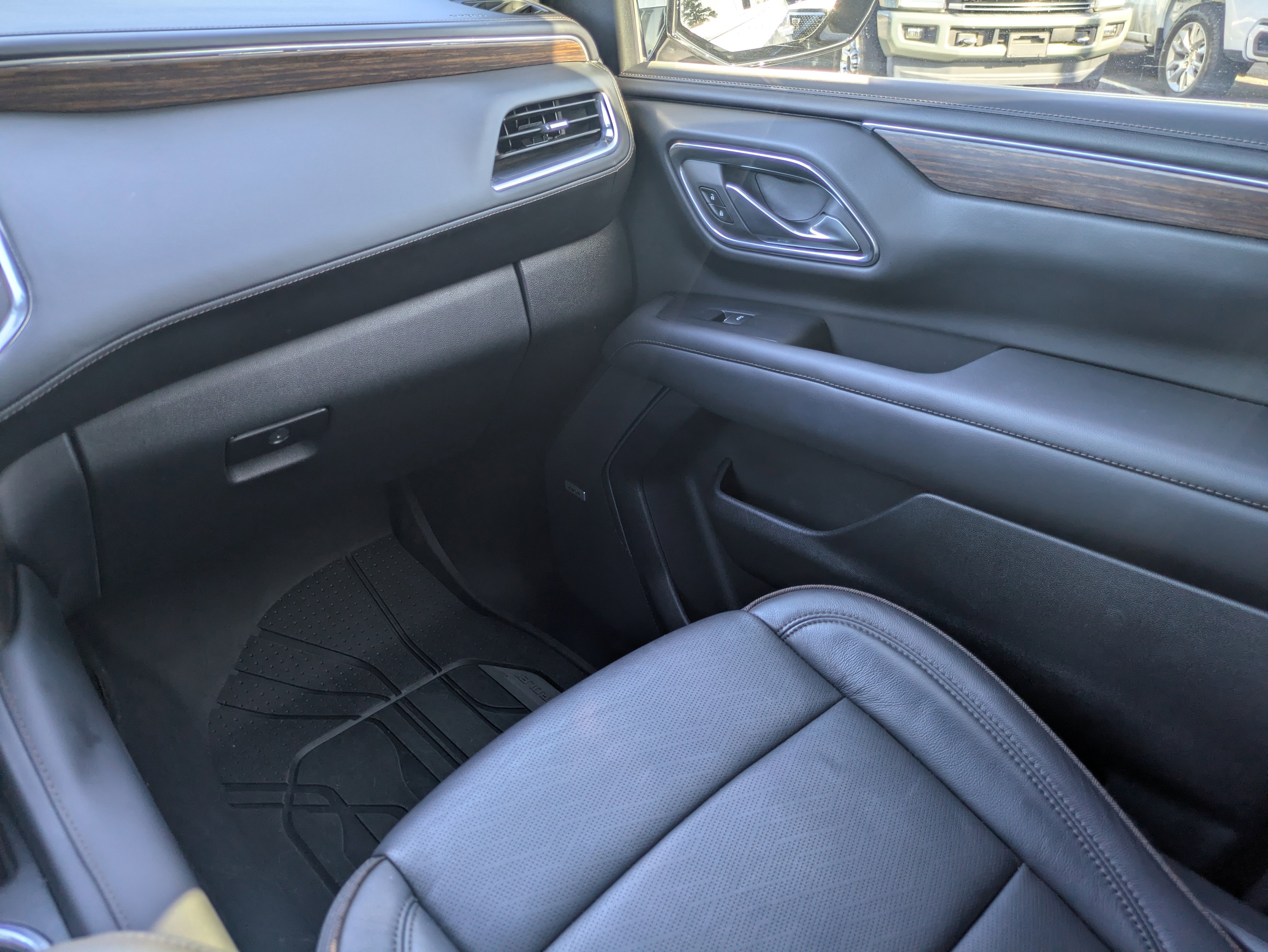 Used 2024 Chevrolet Tahoe High Country w/ Premium Package 2 image 13