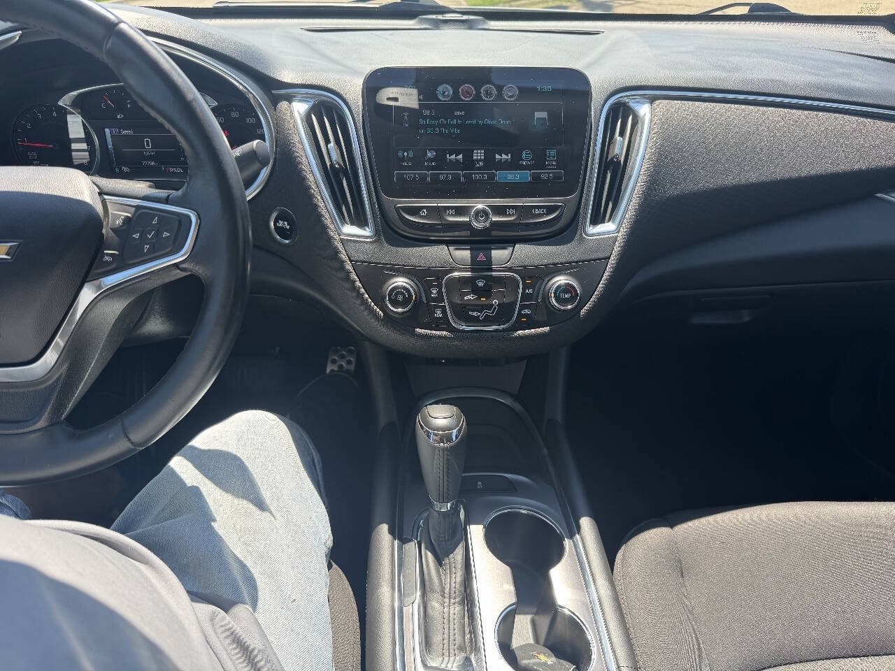 Used 2017 Chevrolet Malibu LT FWD image 16