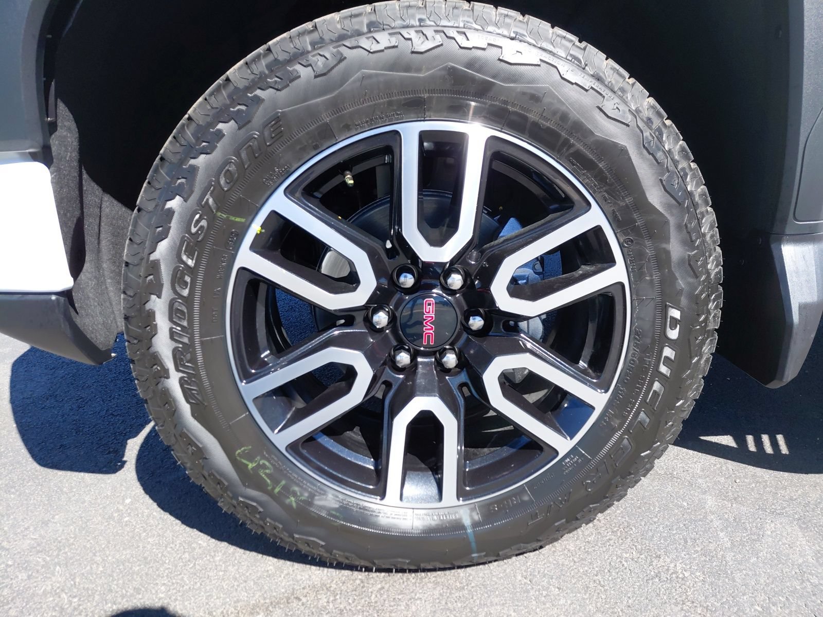 New 2026 GMC Sierra 1500 AT4 w/ AT4 Premium Package AWD/4WD image 14