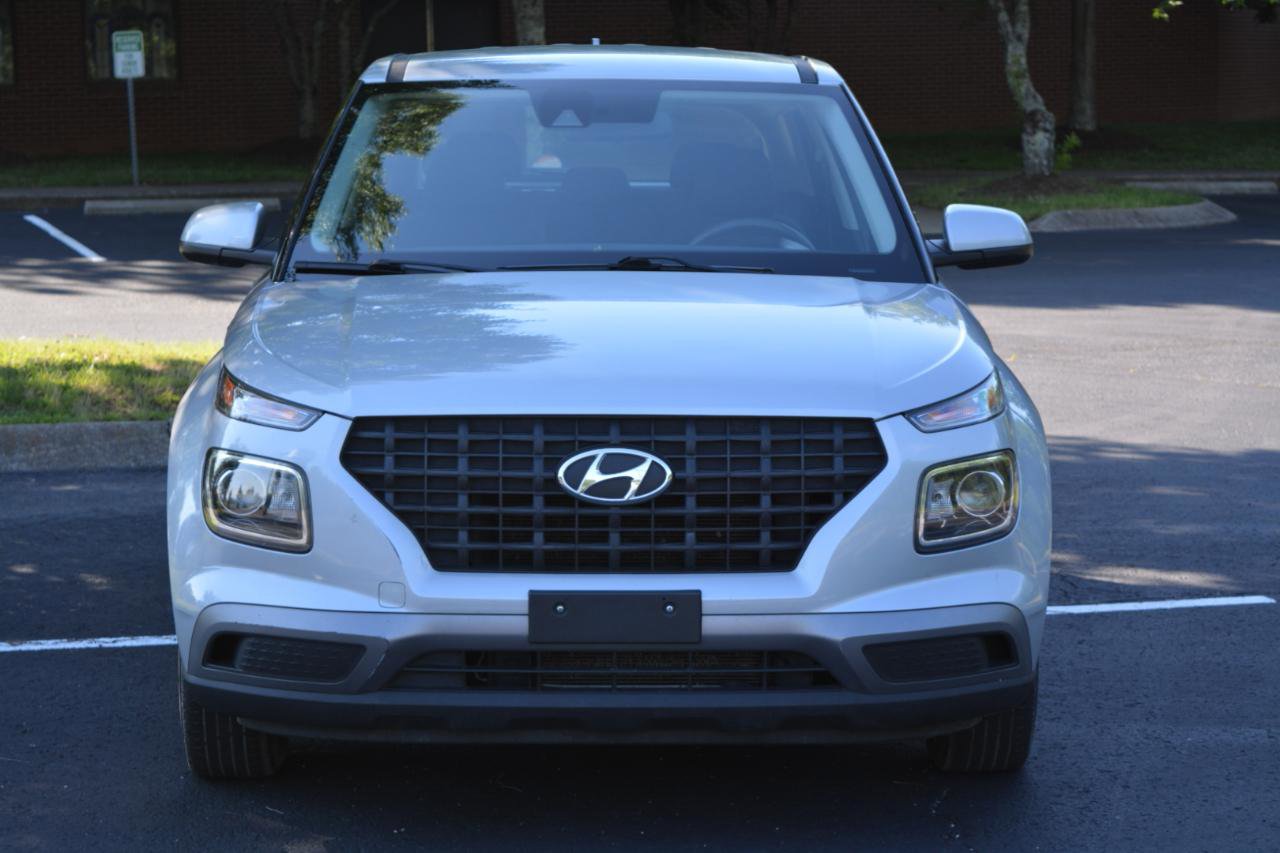 Used 2021 Hyundai Venue SE FWD image 2
