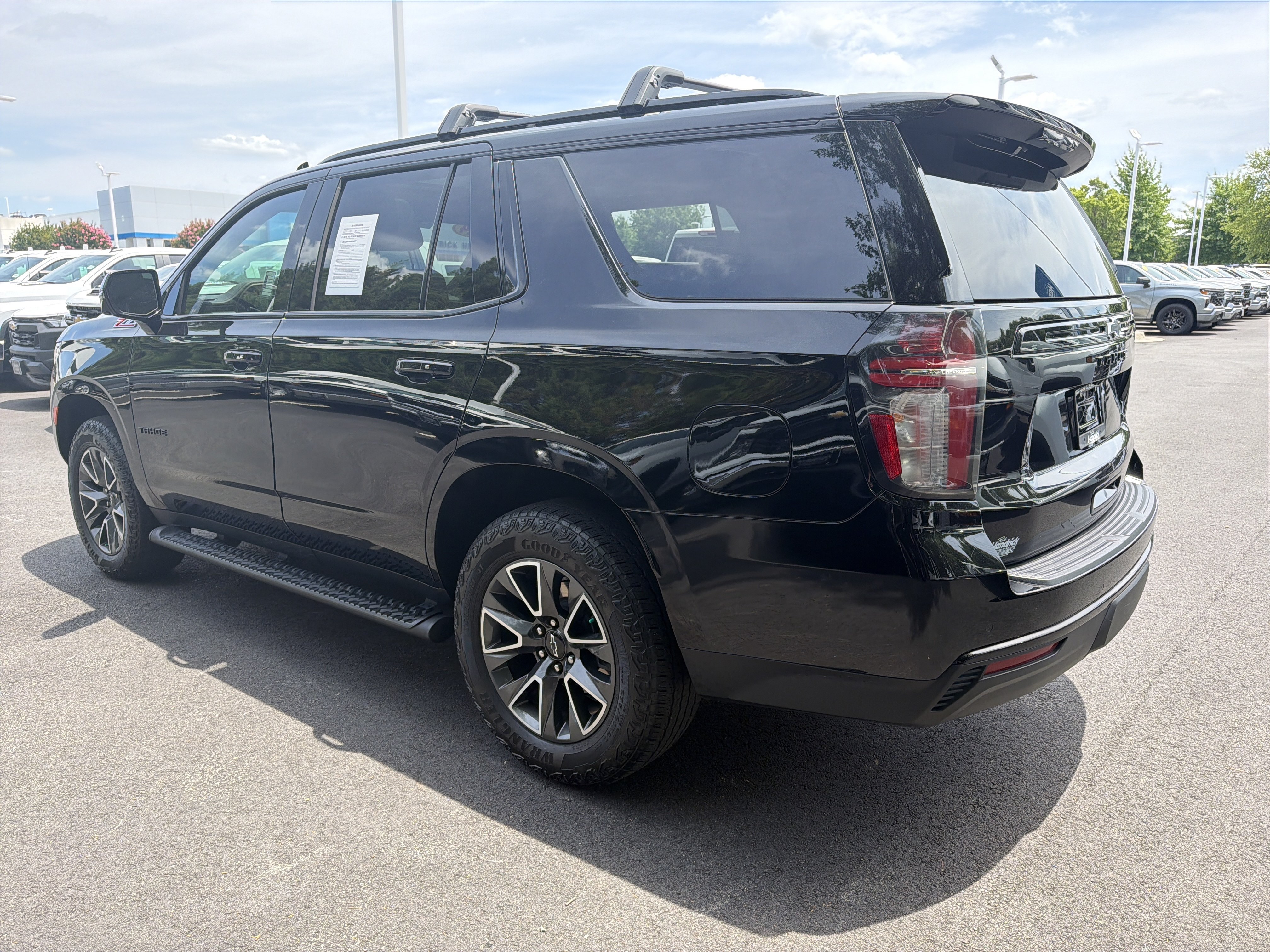 Used 2024 Chevrolet Tahoe Z71 w/ Luxury Package AWD/4WD image 8