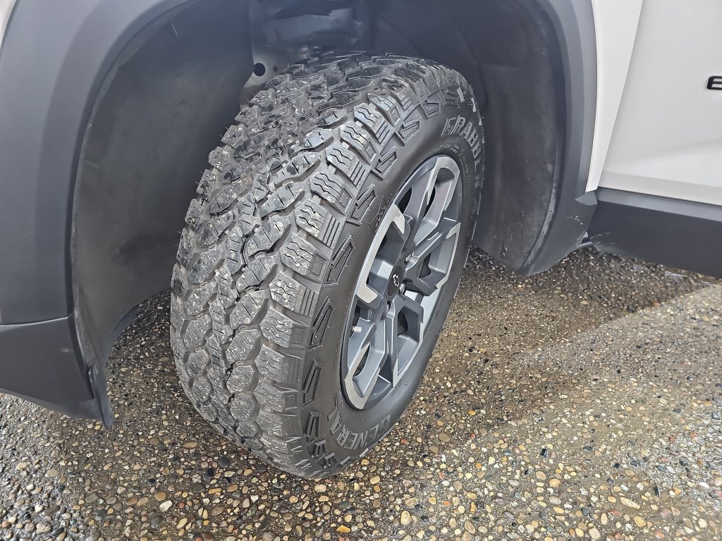 Certified 2025 Chevrolet Equinox ACTIV w/ Safety and Technology Package AWD/4WD image 38