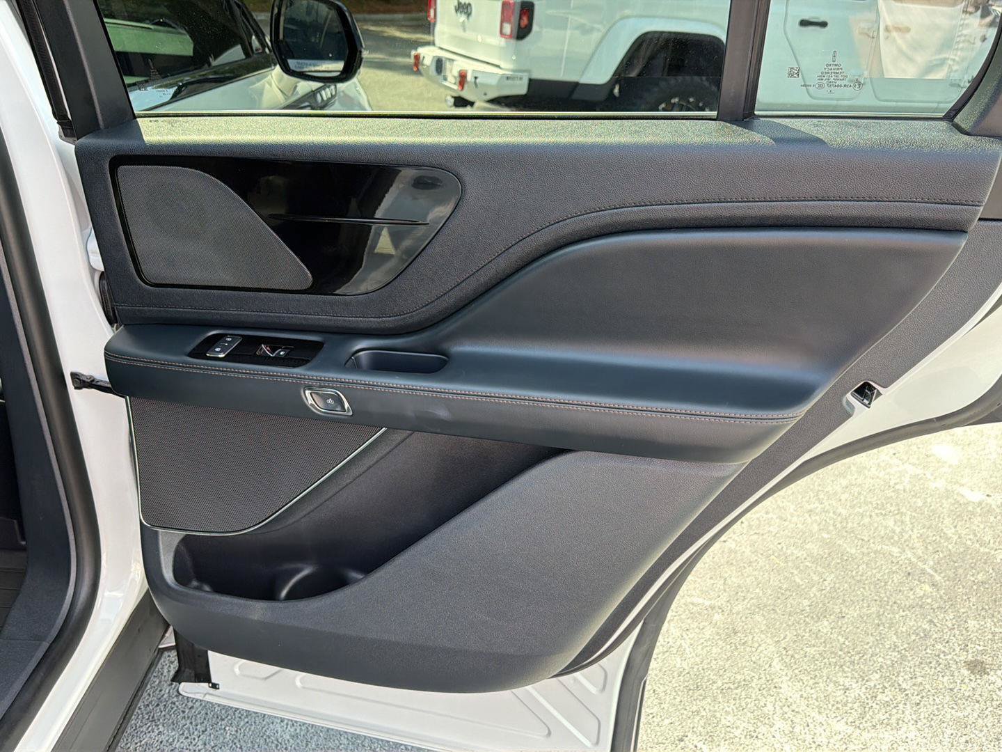 Used 2026 Lincoln Aviator AWD image 17