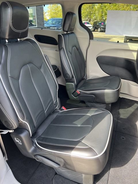 Used 2024 Chrysler Pacifica Limited image 14