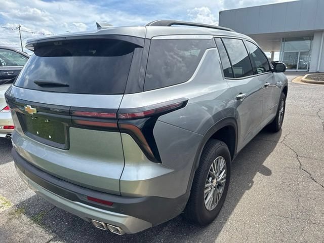 Used 2026 Chevrolet Traverse LT w/ Driver Confidence Package FWD image 4