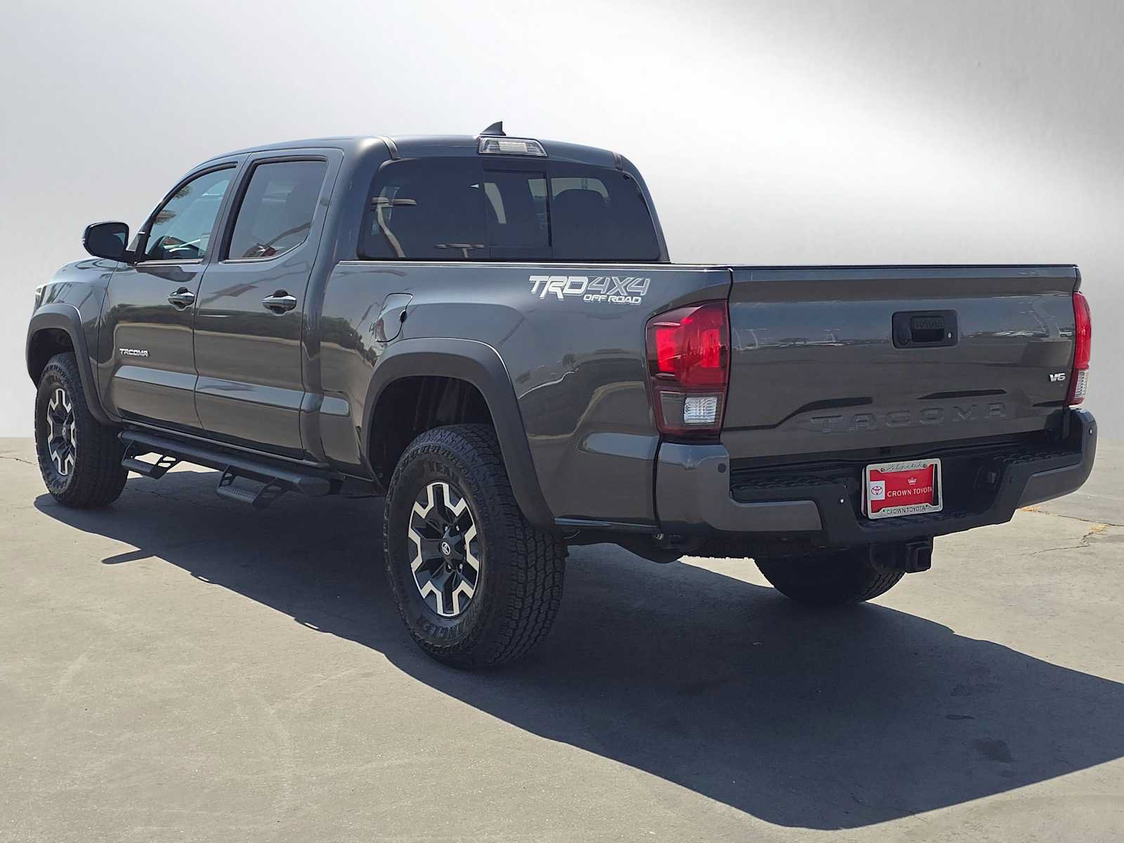 Used 2018 Toyota Tacoma TRD Off-Road w/ Technology Package AWD/4WD image 5