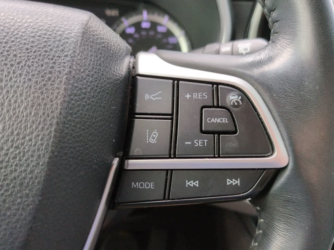 Used 2022 Toyota Highlander XLE FWD image 26