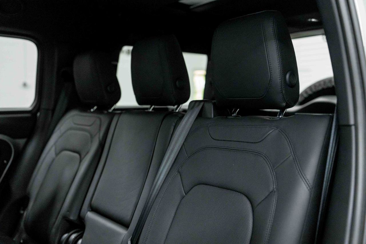 Used 2023 Land Rover Defender 130 SE image 70