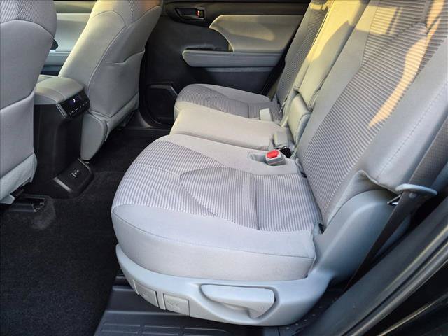 Certified 2024 Toyota Highlander LE FWD image 15
