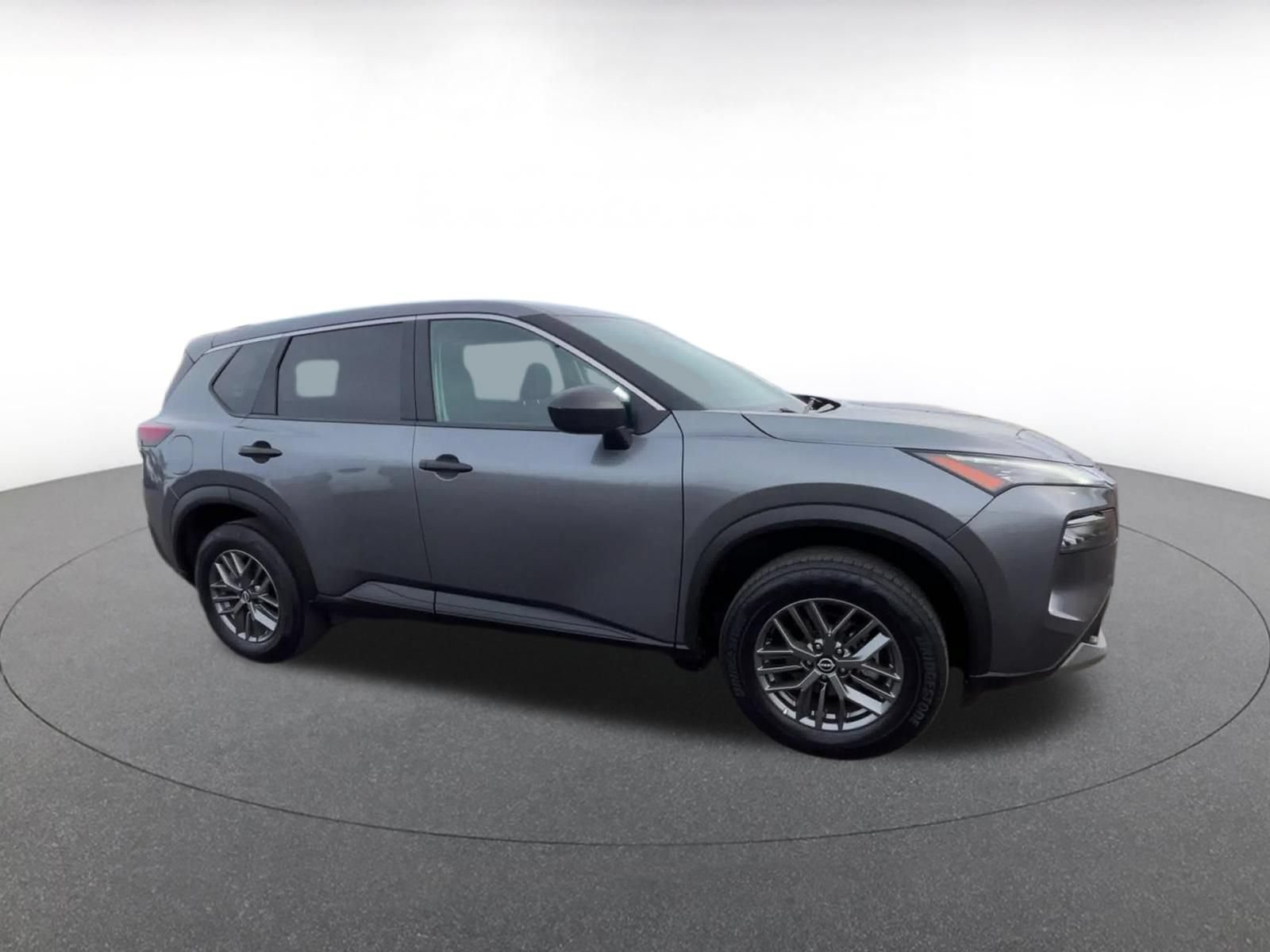 Used 2023 Nissan Rogue S FWD image 2