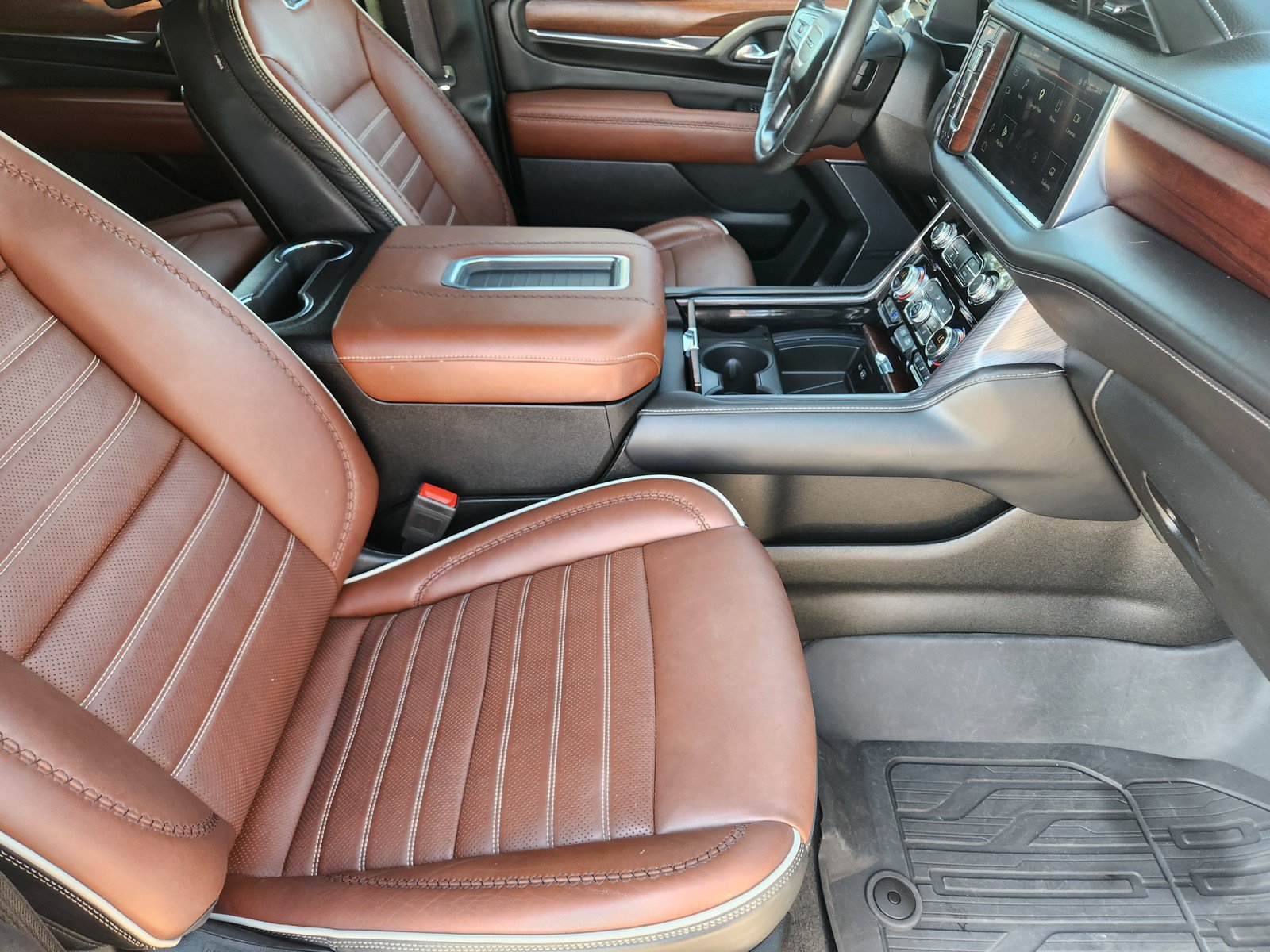 Used 2023 GMC Yukon Denali Ultimate AWD/4WD image 12