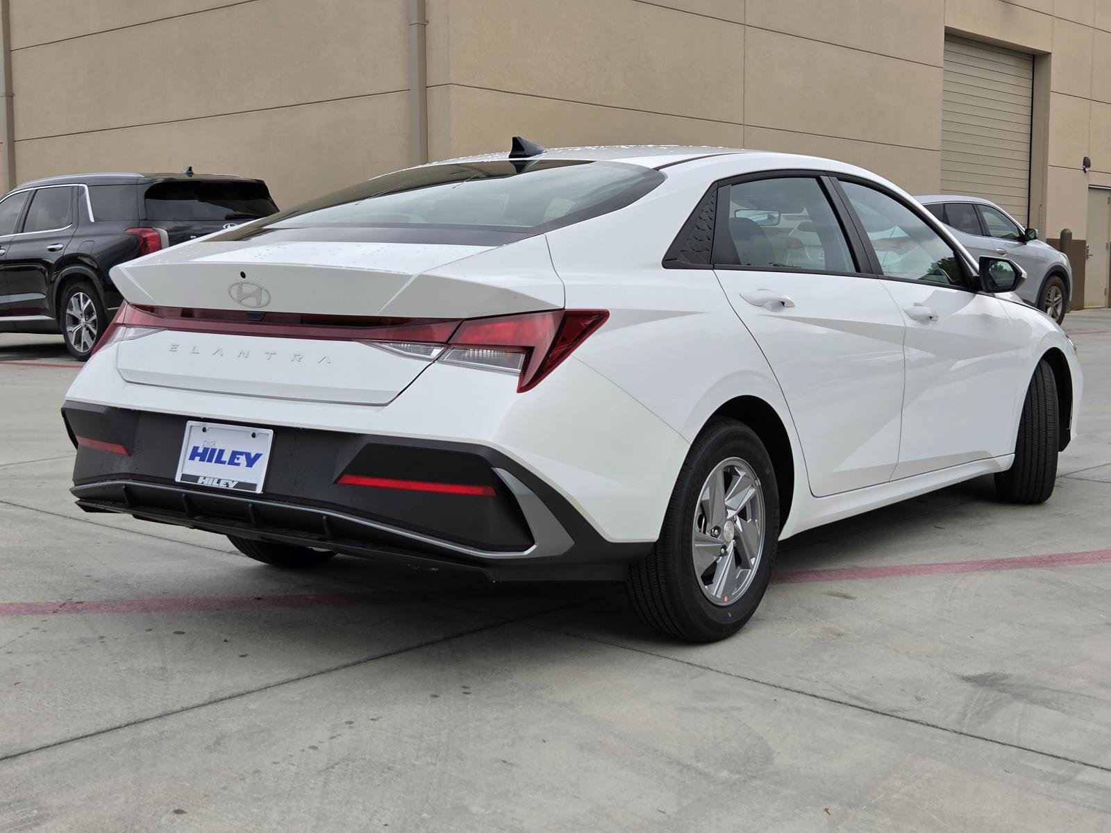 New 2026 Hyundai Elantra SE FWD image 5