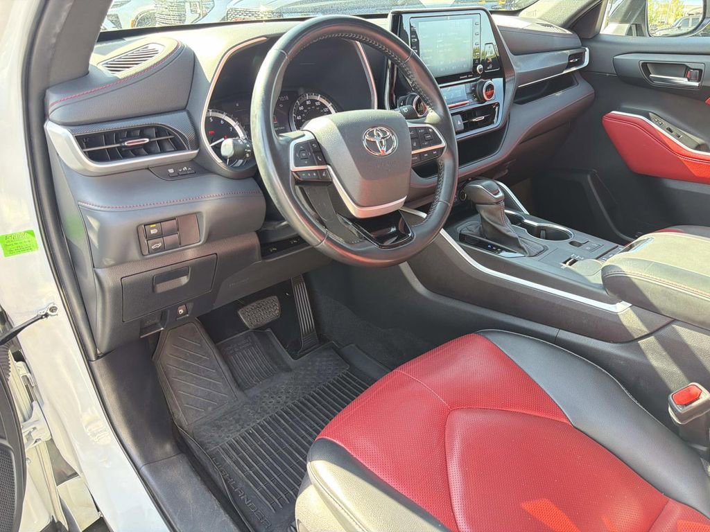 Used 2022 Toyota Highlander XSE FWD image 27