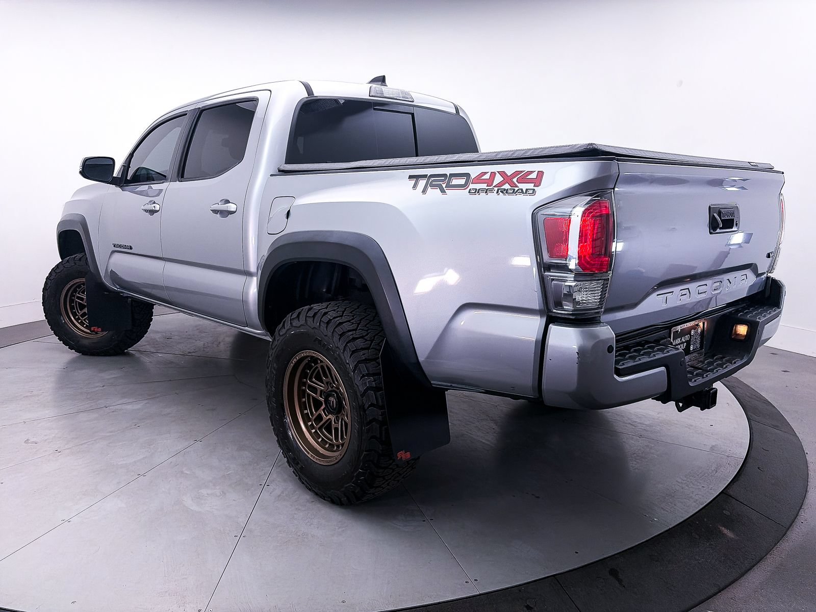 Used 2021 Toyota Tacoma TRD Off-Road w/ Technology Package AWD/4WD image 4