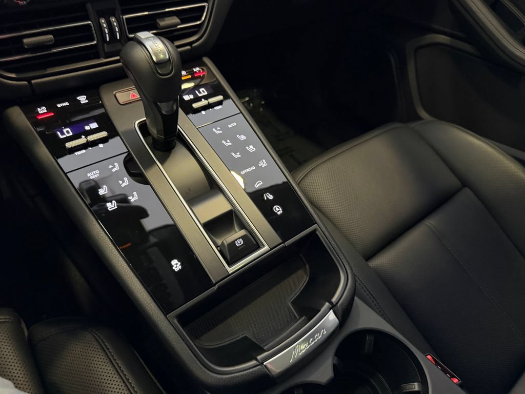 Certified 2026 Porsche Macan AWD/4WD image 19