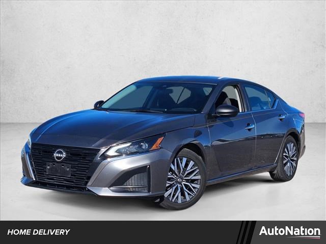 Used 2024 Nissan Altima 2.5 SV image 1