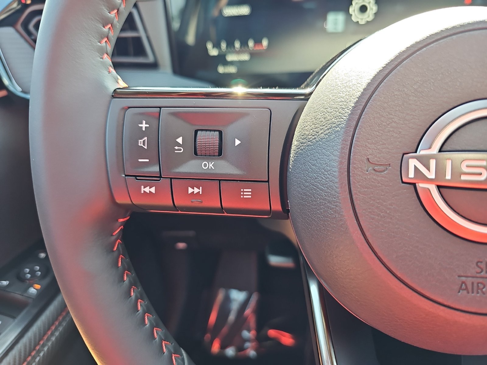 New 2027 Nissan Kicks SR w/ SR Premium Package FWD image 17