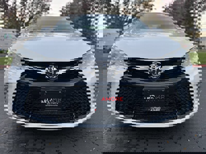 Used 2017 Toyota Camry SE image 5