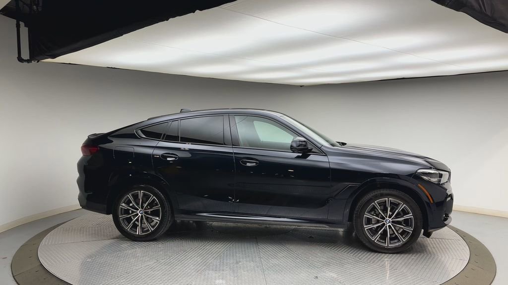 Used 2022 BMW X6 xDrive40i w/ M Sport Package image 9