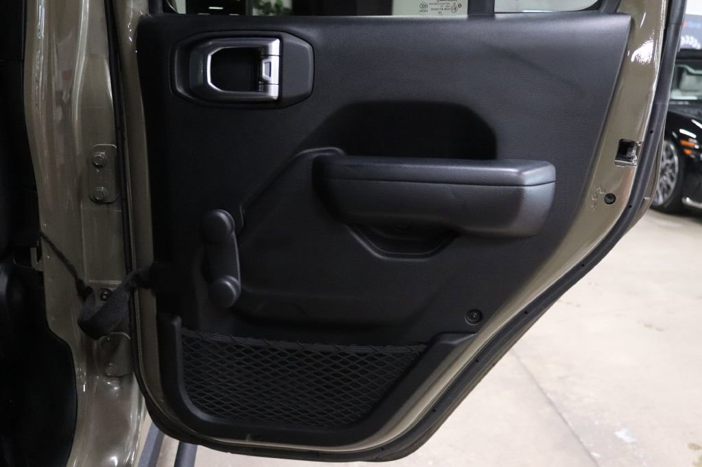 Used 2020 Jeep Gladiator Sport image 17