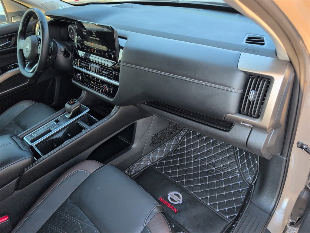 Used 2024 Nissan Pathfinder Platinum image 34